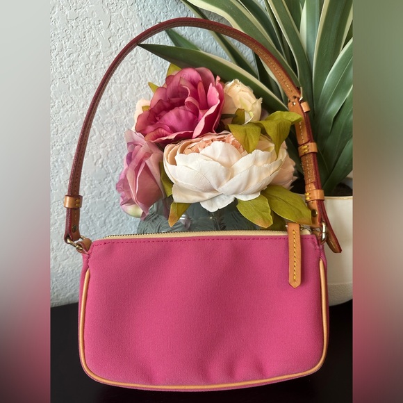Dooney & Bourke Pink Fuchsia Mini Shoulder Bag, Excellent Condition 🩷 - Picture 2 of 16